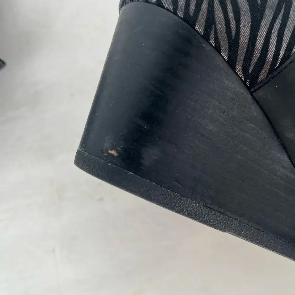 TOMS Kelsey Zebra Wedge Booties Black Suede Chelsea Boots Womens 9